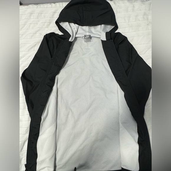 Nike Jacket - Picture 3 of 4